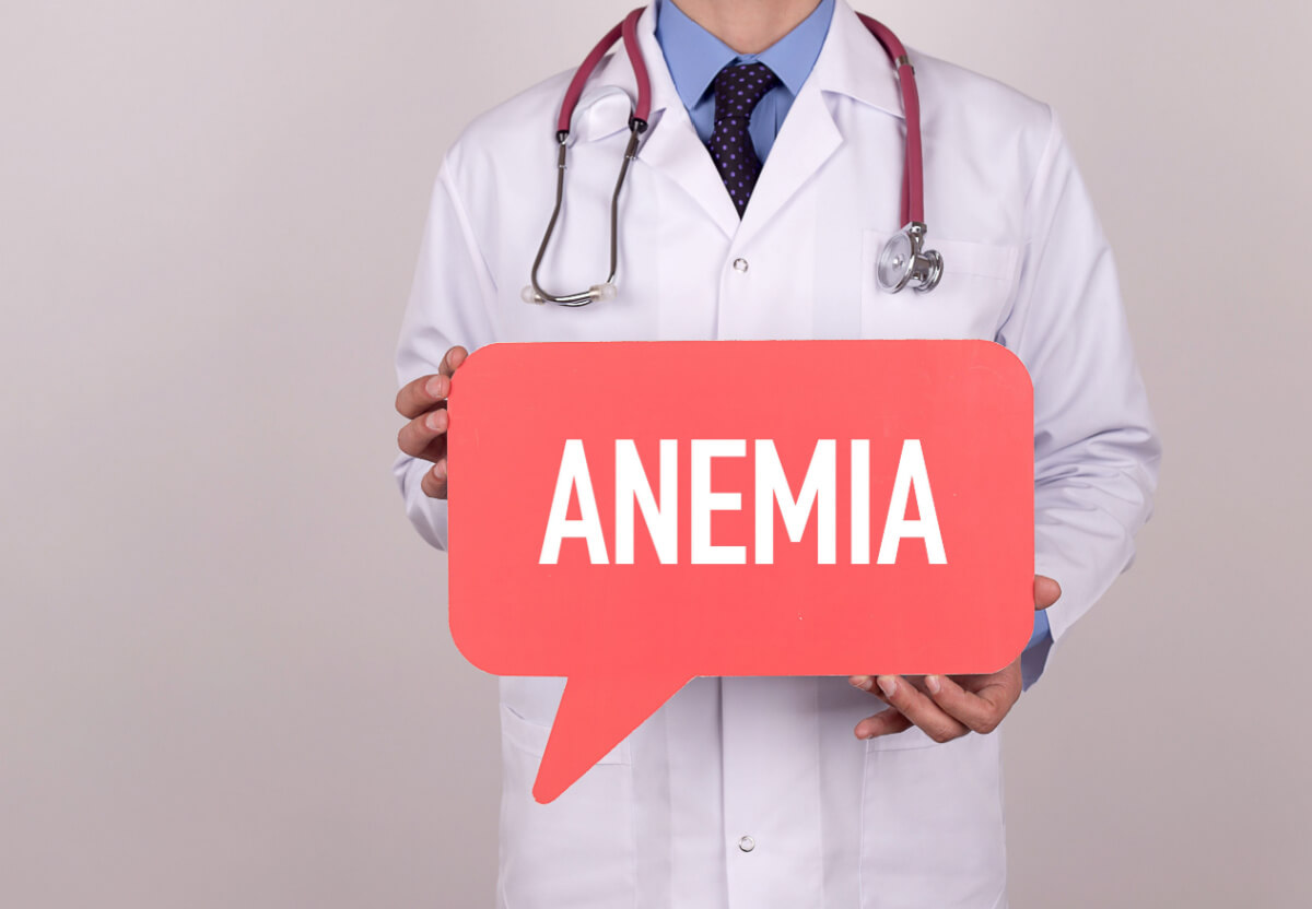 doctor holding speech bubble with anemia message